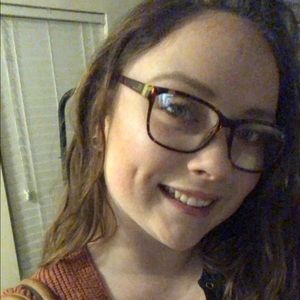 Meet your Posher, Adrianna